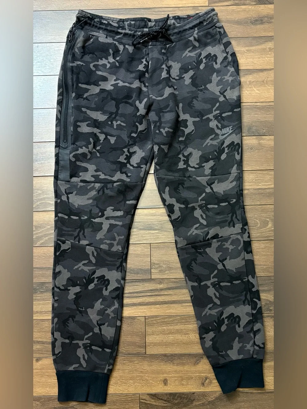 Nike Tech Camo Joggers. Size M - Picture 4 of 11